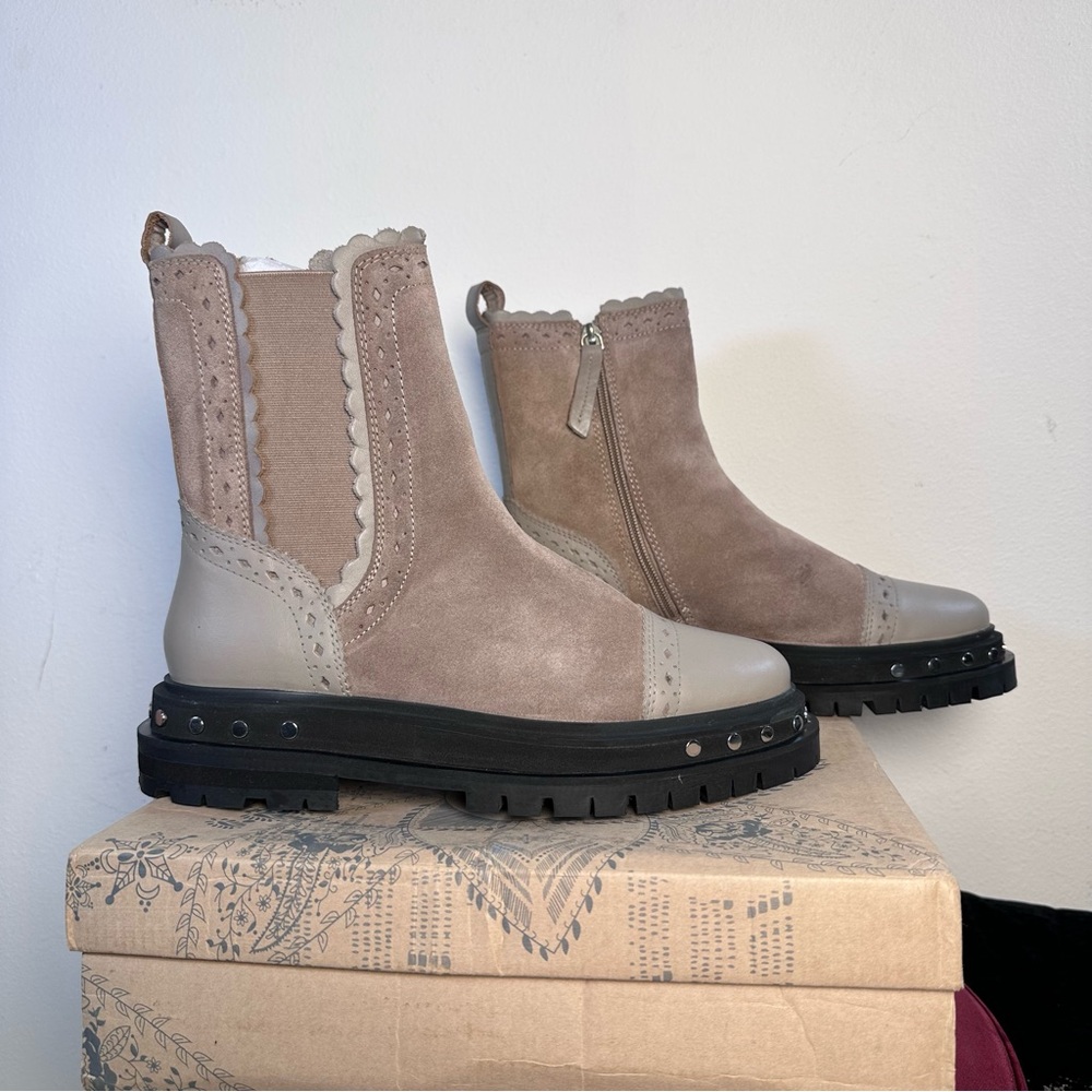 Free People Tate Chelsea Boot in Oyster tan brown ankle western flat platform - Picture 2 of 7